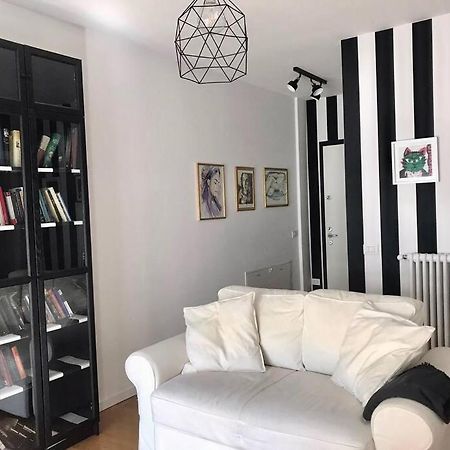 Comodo Bilocale Nuovo Milano Appartement Buitenkant foto