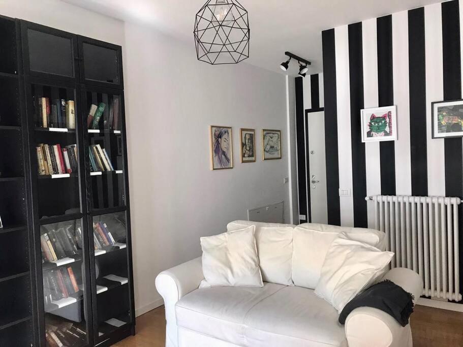 Comodo Bilocale Nuovo Milano Appartement Buitenkant foto
