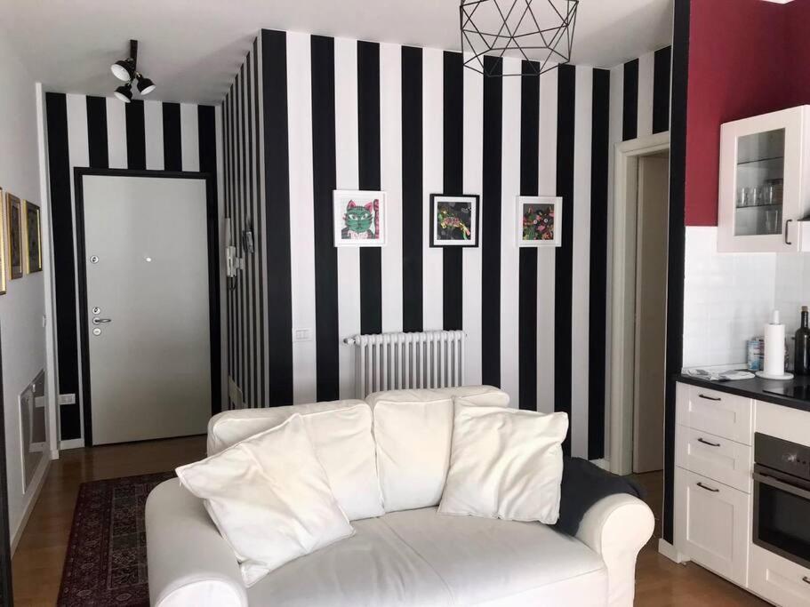 Comodo Bilocale Nuovo Milano Appartement Buitenkant foto