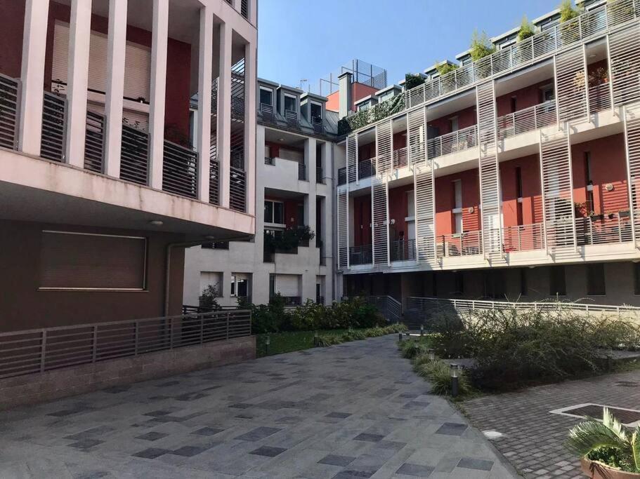 Comodo Bilocale Nuovo Milano Appartement Buitenkant foto